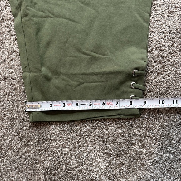 Catherine’s Suprema Collection Olive Green Capris NWT Size 1XWP 18/20WP - Picture 6 of 10